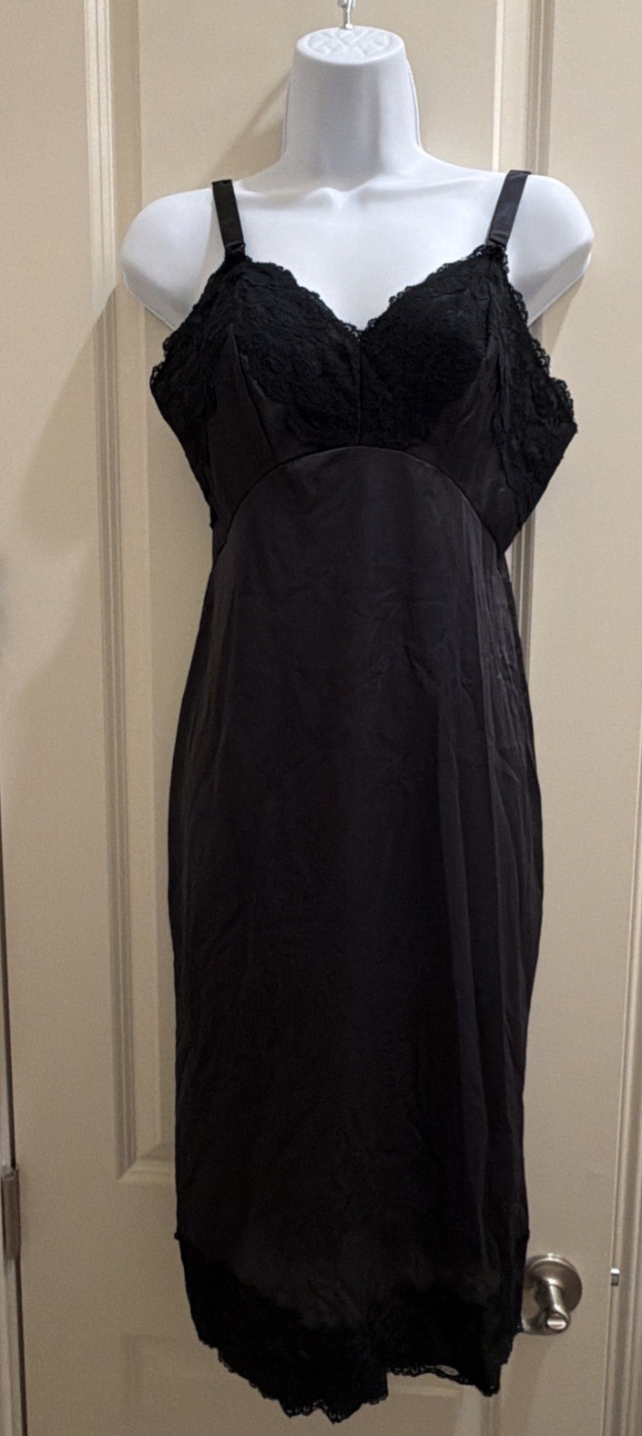 Vintage Pine hurts Lingerie woman’s 1950s black full slip dress Sz 36 SM Adjusts