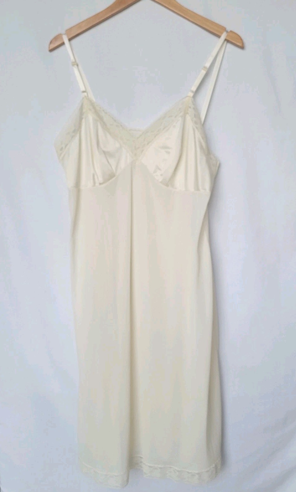 Vintage VANITY FAIR Nylon Slip Dress Style 10-103 Sz 38 22&Prime;/44 Cream Ivory Lace