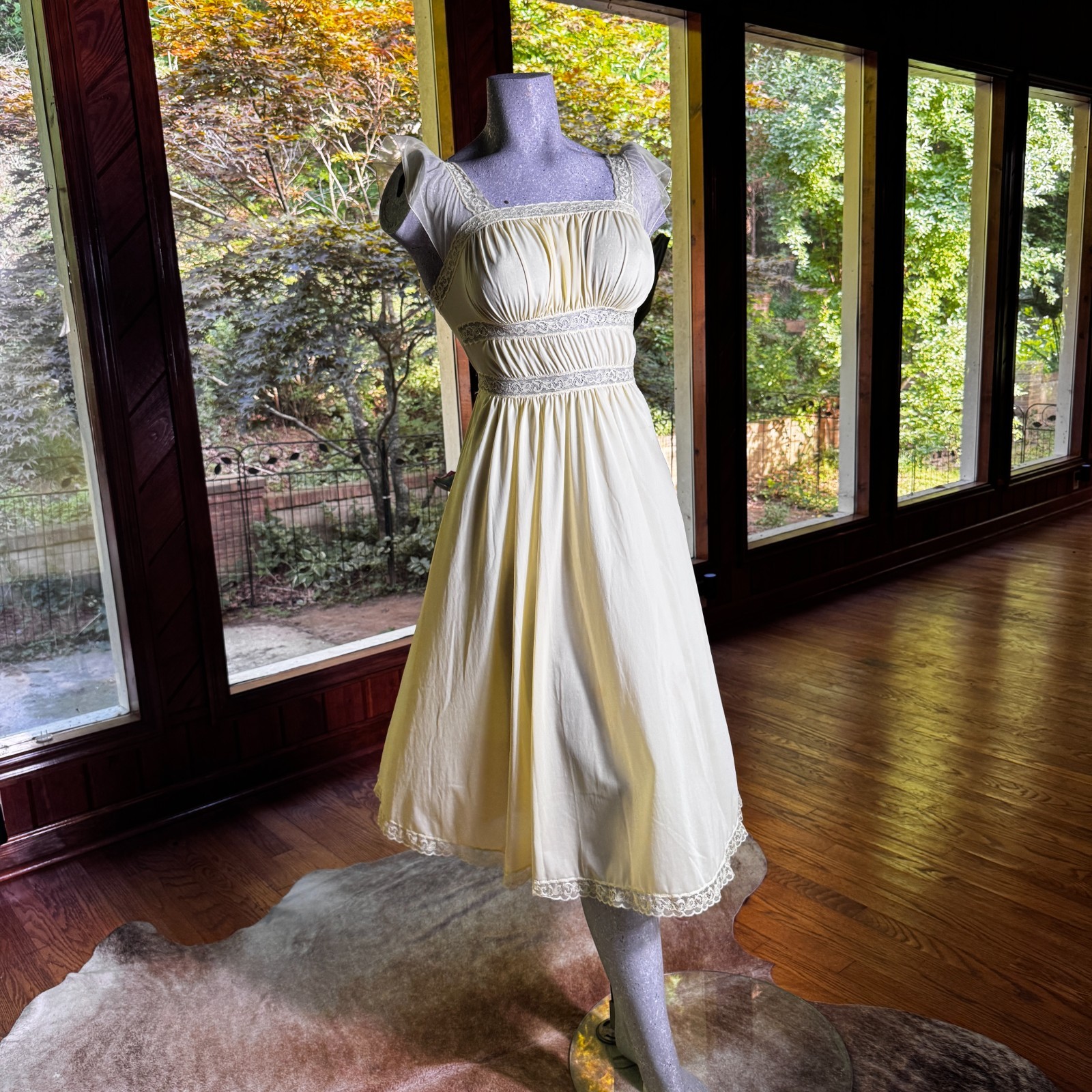 Vintage 50s 60s Yellow Lace Babydoll Nightgown & Peignoir Set Vanity Fair Small
