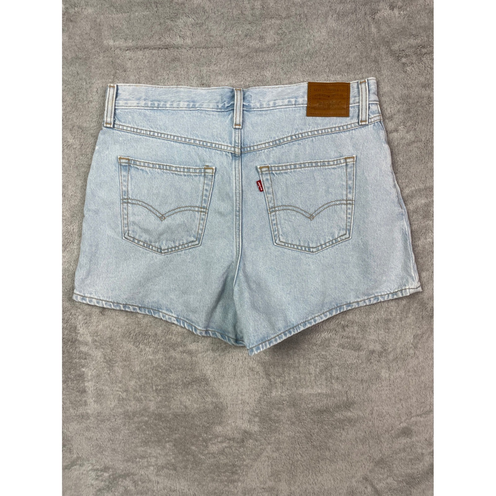 Levi&rsquo;s Premium 80s Mom Shorts Size 32 Light Wash Denim High Rise Blue Jean