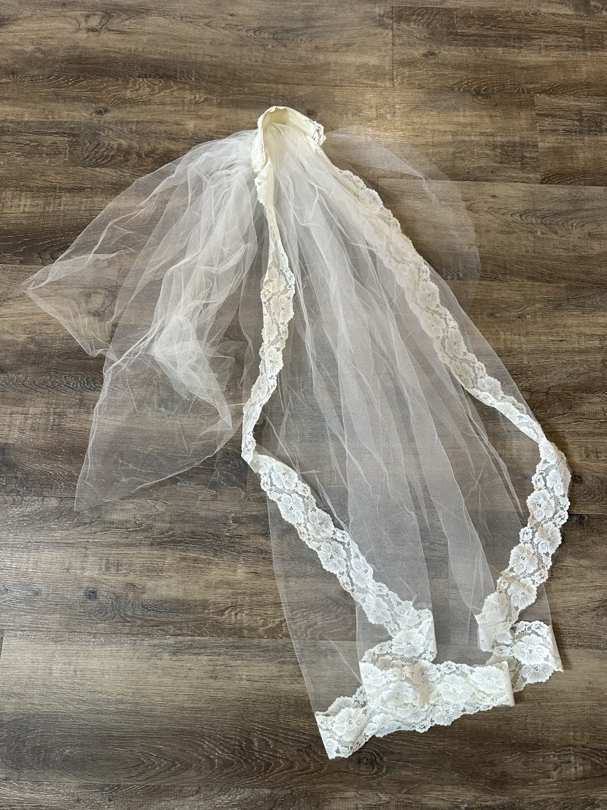Vintage Wedding Dress Gown S White Chantilly Lace Long Sleeve Fitted Train Veil