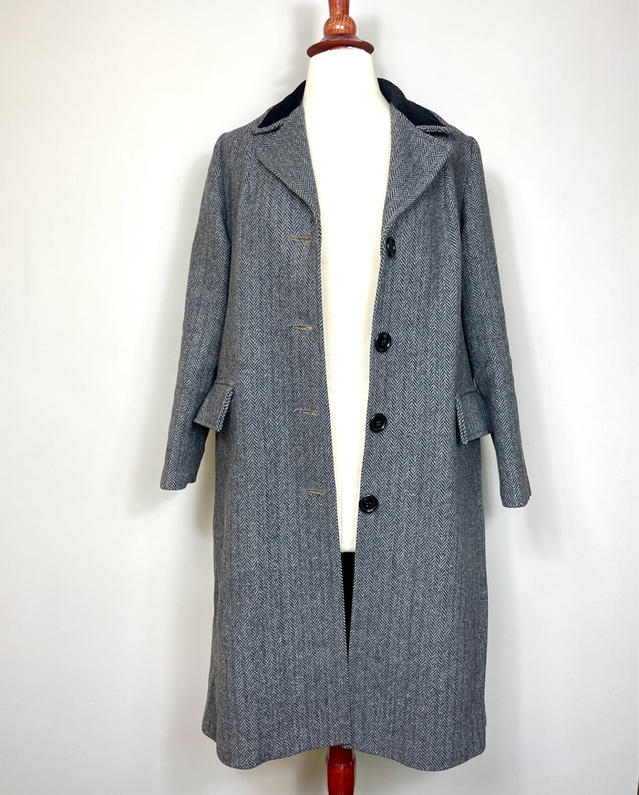 Vintage 1990s Black Herringbone Coat with Black Velvet Trim Collar Size Small