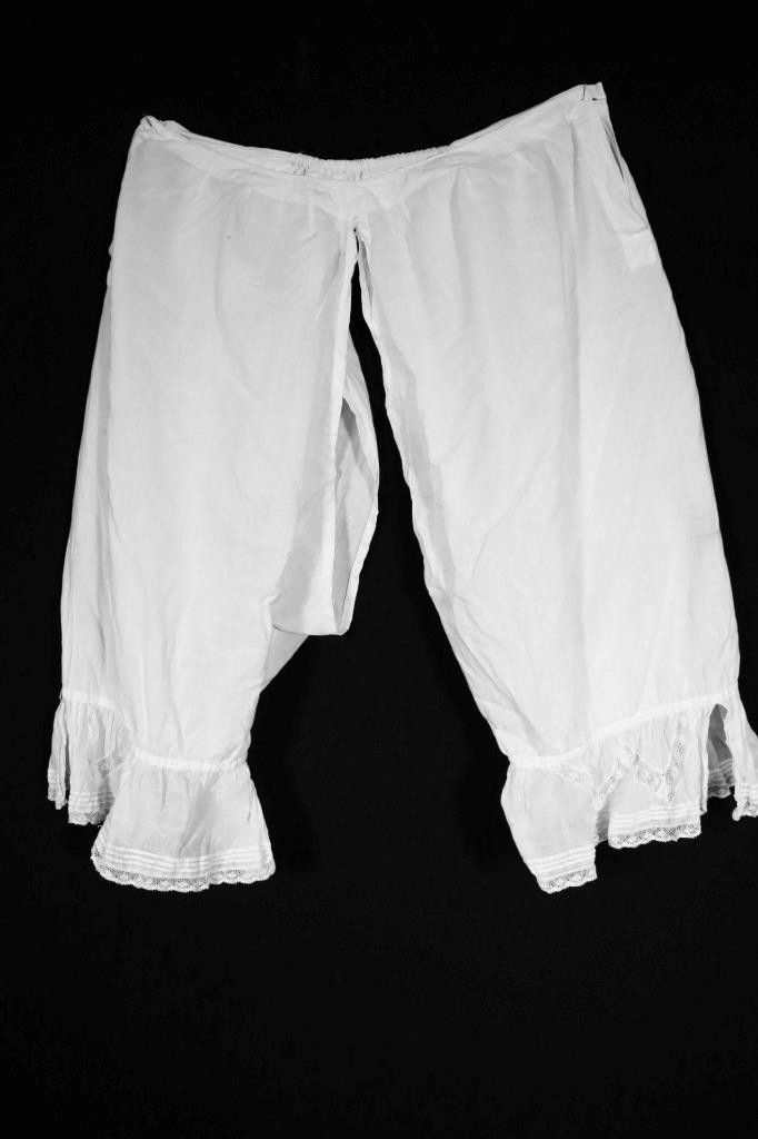 Antique Edwardian French White Cotton Bloomers Size Medium 33&Prime; Waist VG Cond