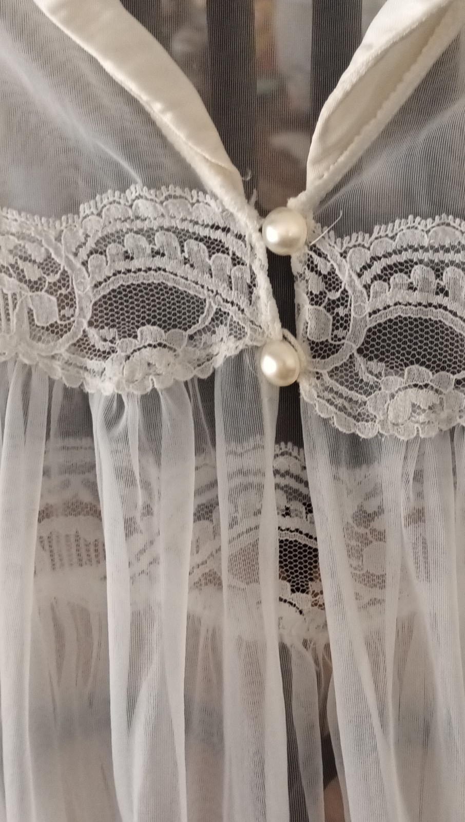 Miss Elaine Vintage White Lace Chiffon Robe Regular Size Sheer Pearl Buttons
