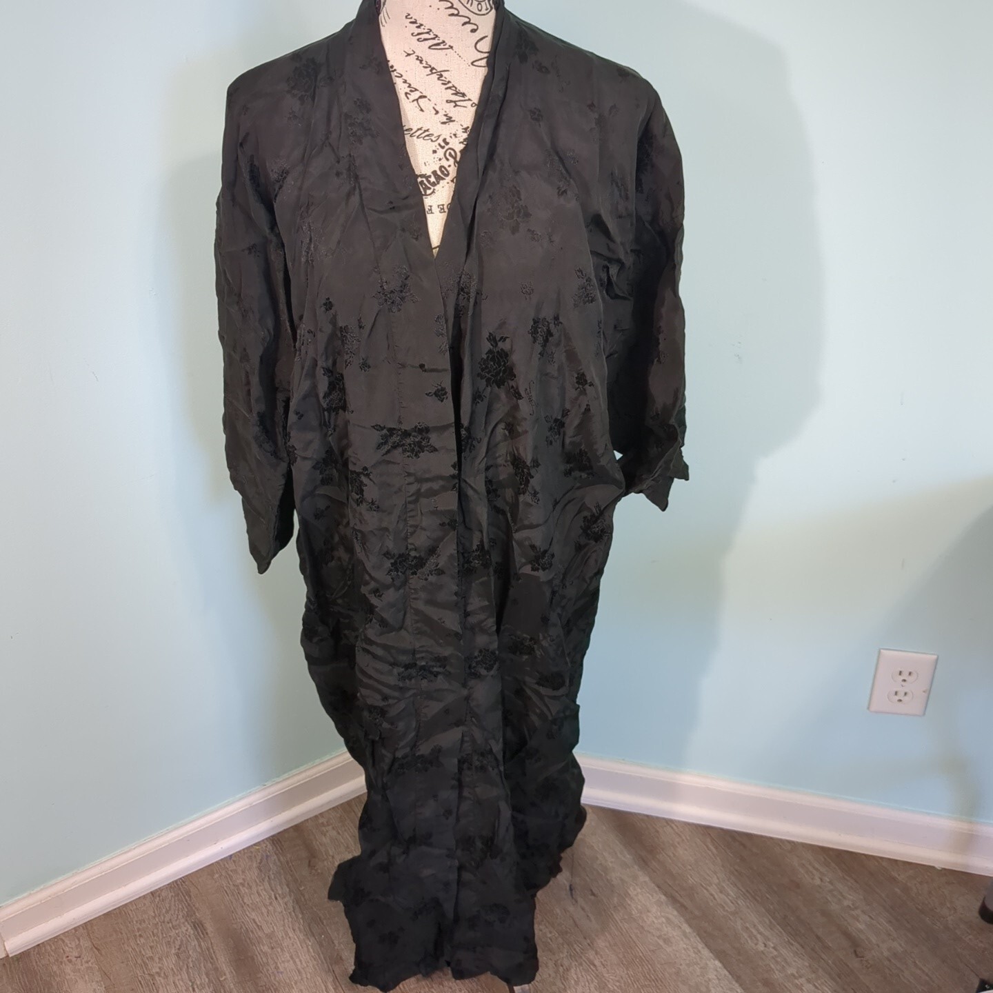 Vintage Golden Bee Chinese Silk Robe Embroidered Size Large Dragon