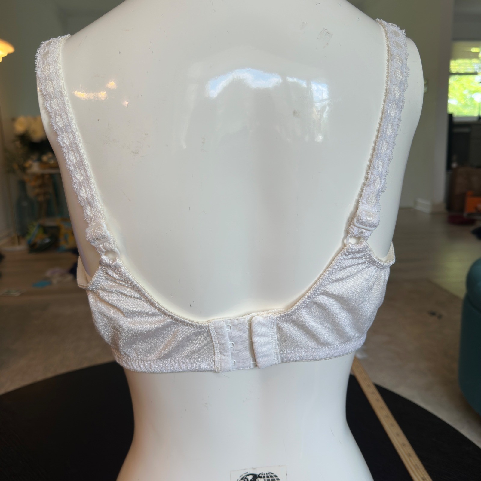 Playtex Secrets Bra 38DD White Floral Jacquard Lace Underwire NWT New