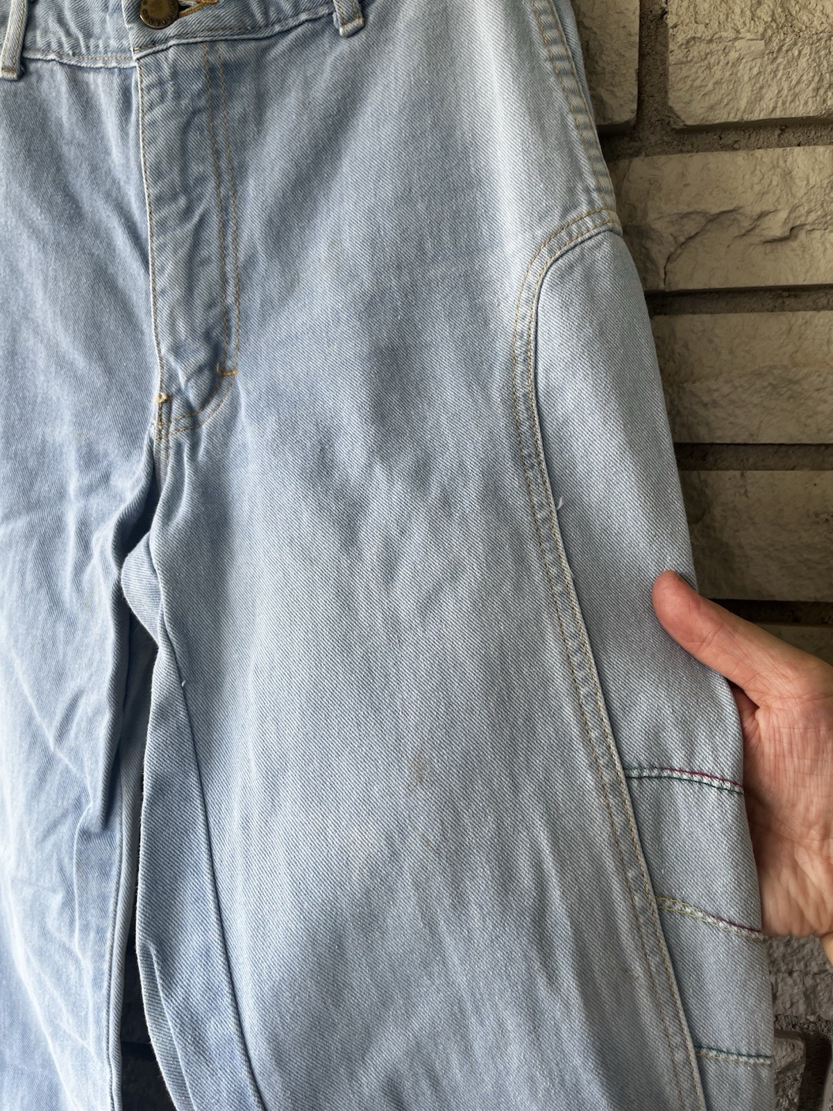 Vintage Brittania Lightwash Bell Bottom Rainbow Stitched 1970’s Jeans W: 28