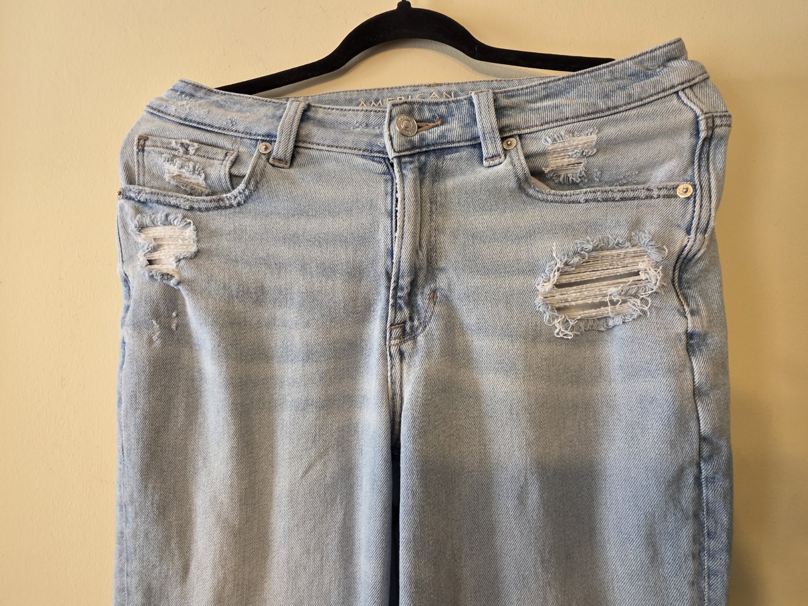 American Eagle Mom Jeans Size 8 Light Wash Distressed High Rise