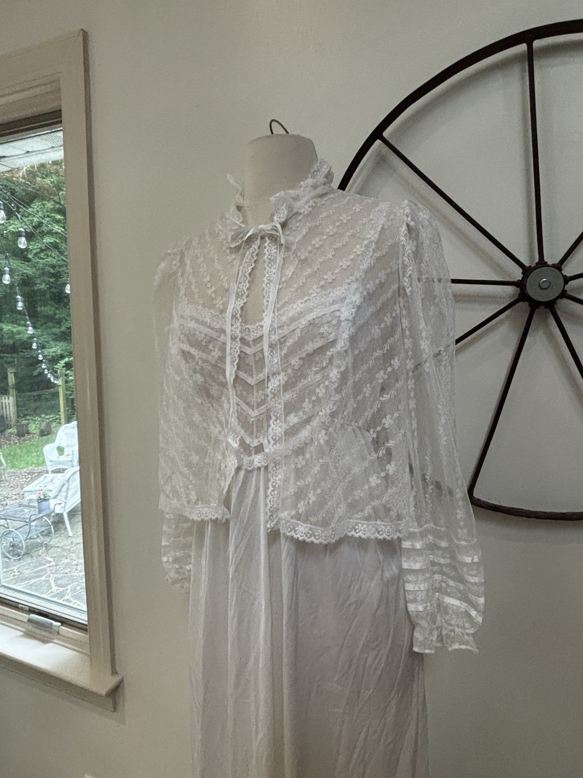 Taryn Alexander 1970s white romantic lace union bridal peignoir nightgown set L