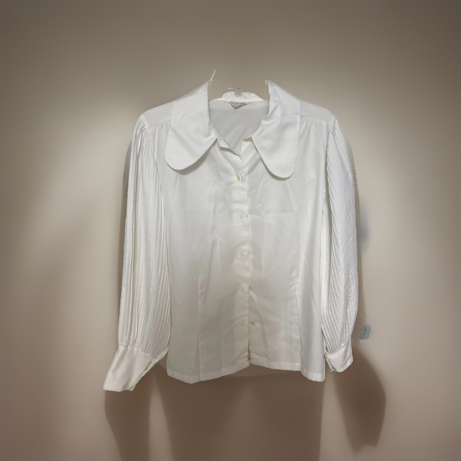 Vintage 90s Secretary Blouse Button Up Minimalist Woman’s 36 Pleated Pearl Snap