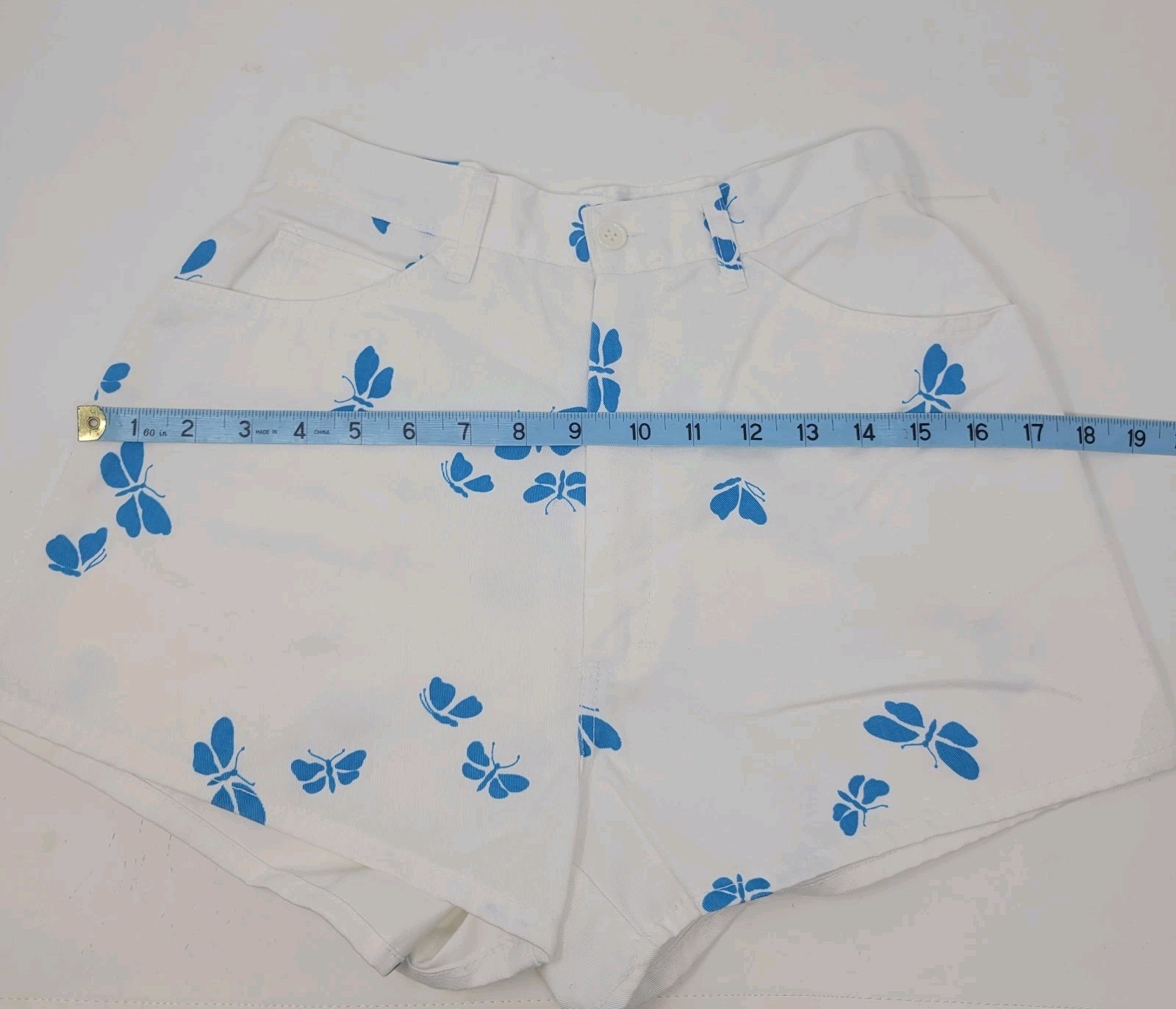 Vintage 70s 80s Butterfly Print Shorts Womens Hong Kong White Blue 25&Prime; Waist