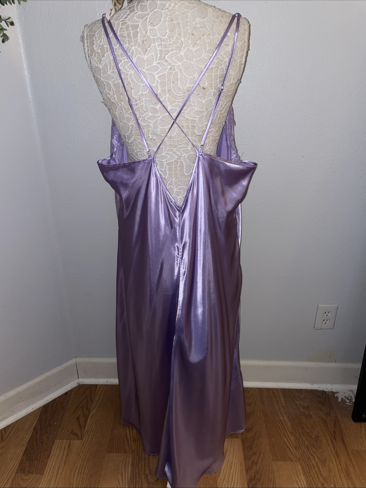 Woman’s Plus 2X 26/28 Liquid Glossy SATIN Long GOWN NIGHTGOWN Lingerie Plunge Bk