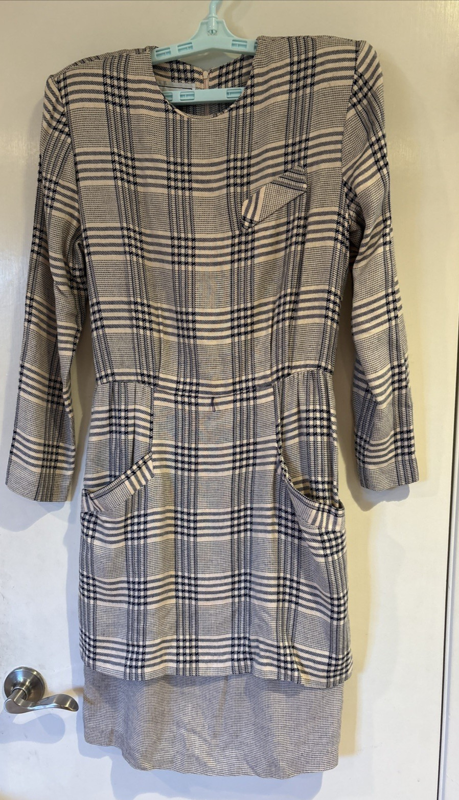 Vintage Sz 6 Jessica Howard Dress 1980s Light Peach and Black Plaid Shoulder Pad
