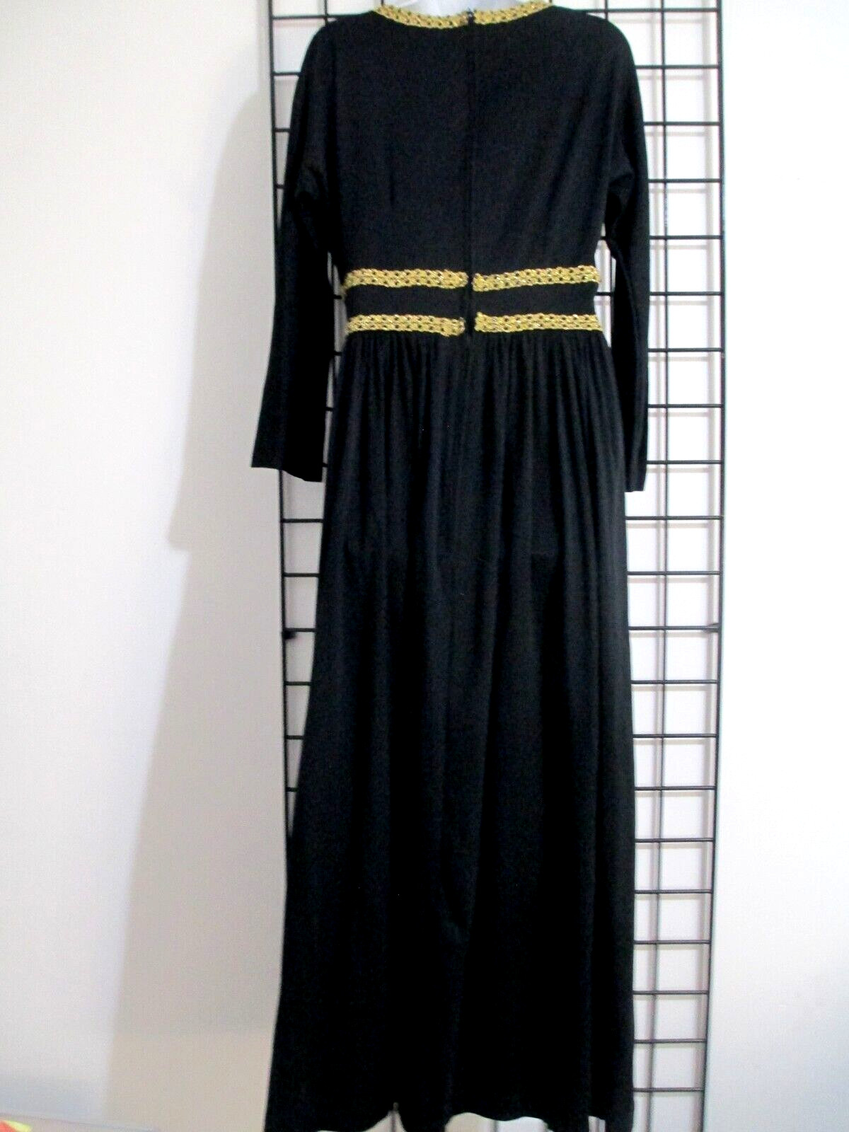 VINTAGE LOUNGE CRAFT 🌸 38&Prime; BUST / 8==BLACK / METALLIC GOLD TRIMMED GOWN DRESS