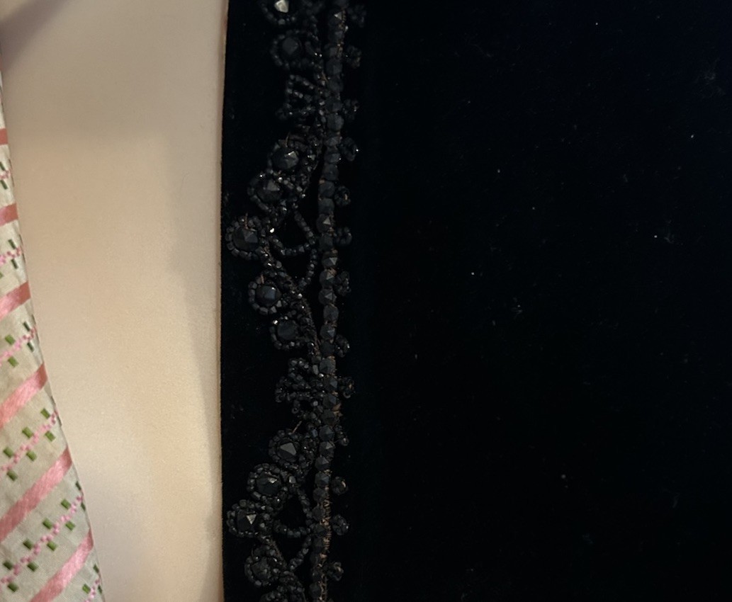 Vtg Victorian Gothic Steampunk Witchy Velvet Capelet Cape Beaded Ruffle Collar