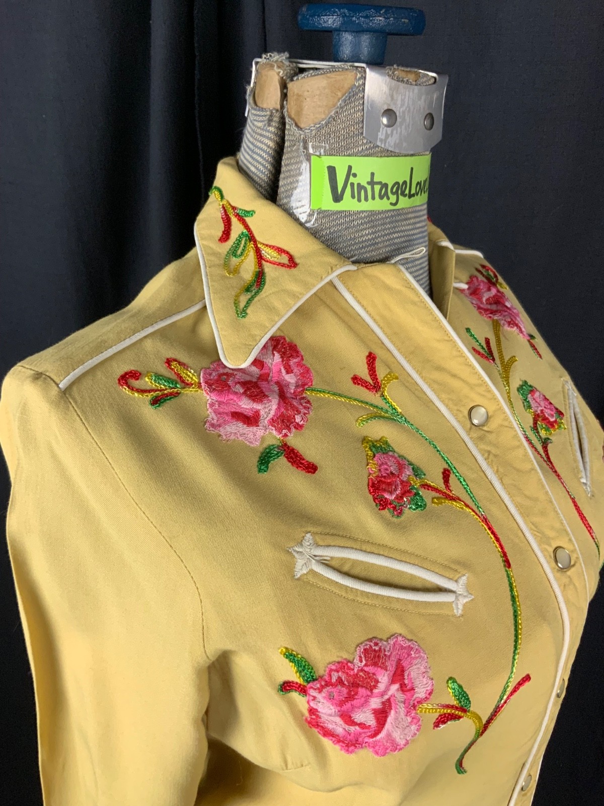 MILLER WESTERN WEAR Vtg 50s Dk Yellow Floral Embroidered Shirt-Bust 38/2XS-XS