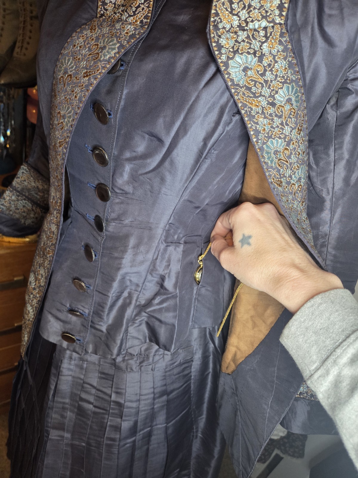 Lavender 1860s Victorian Silk/Taffeta w/ Brocade Trim Afternoon Dress