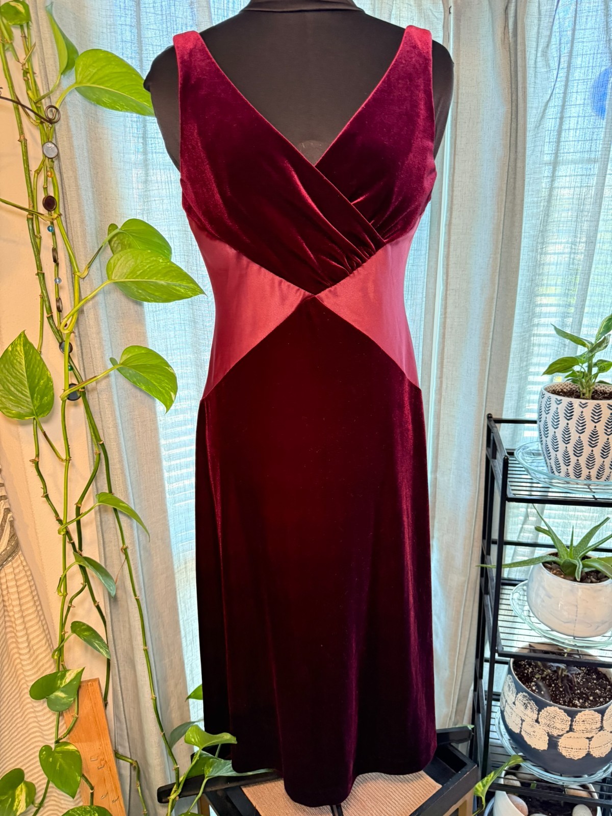Gorgeous Vintage 1990&rsquo;s Robbie Bee Burgundy Velvet Dress Size 6