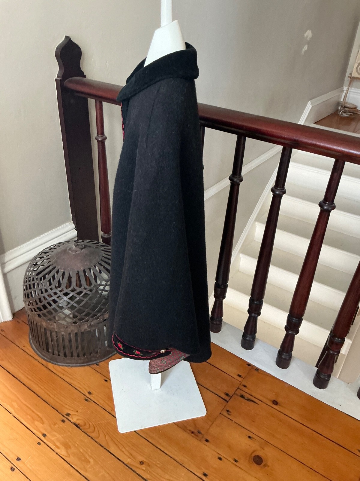 Vtg Black Wool Kneidinger Modell Austria Cape Coat w/ Lining & Flower Trim XS