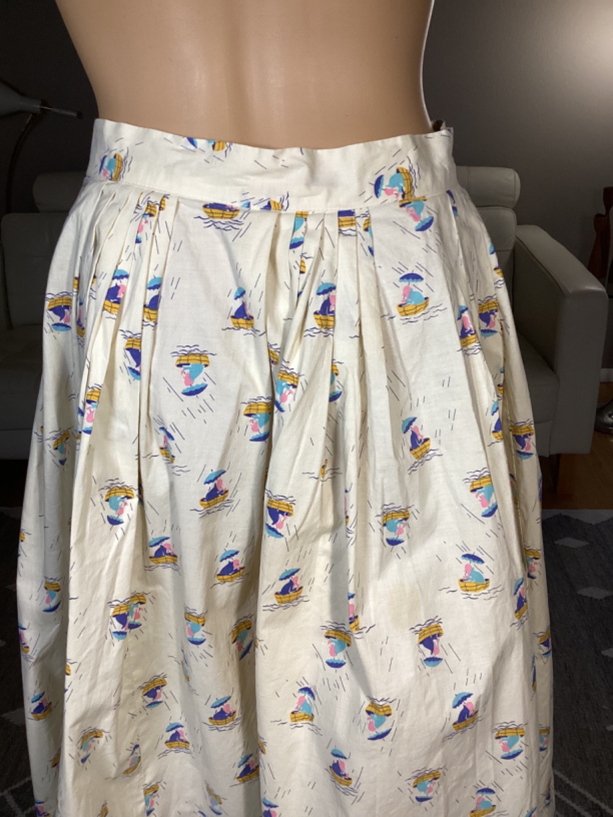 Vintage 1950&rsquo;s Cotton Pleated Novelty Print Skirt Boats Umbrellas 28&Prime; Waist