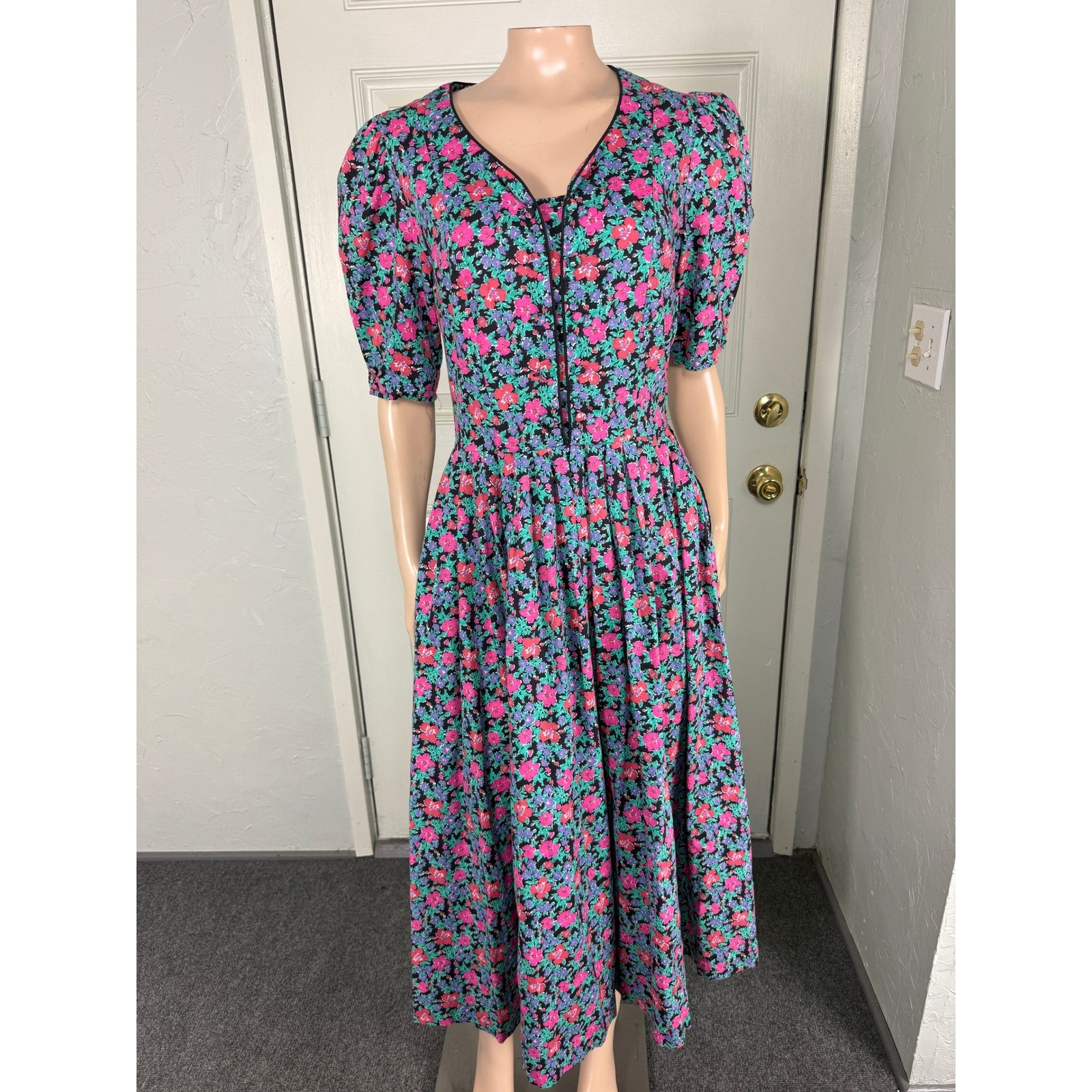 Vintage Laura Ashley Women&rsquo;s Dress UK 12 US 10 Cotton Floral Button Zip J18