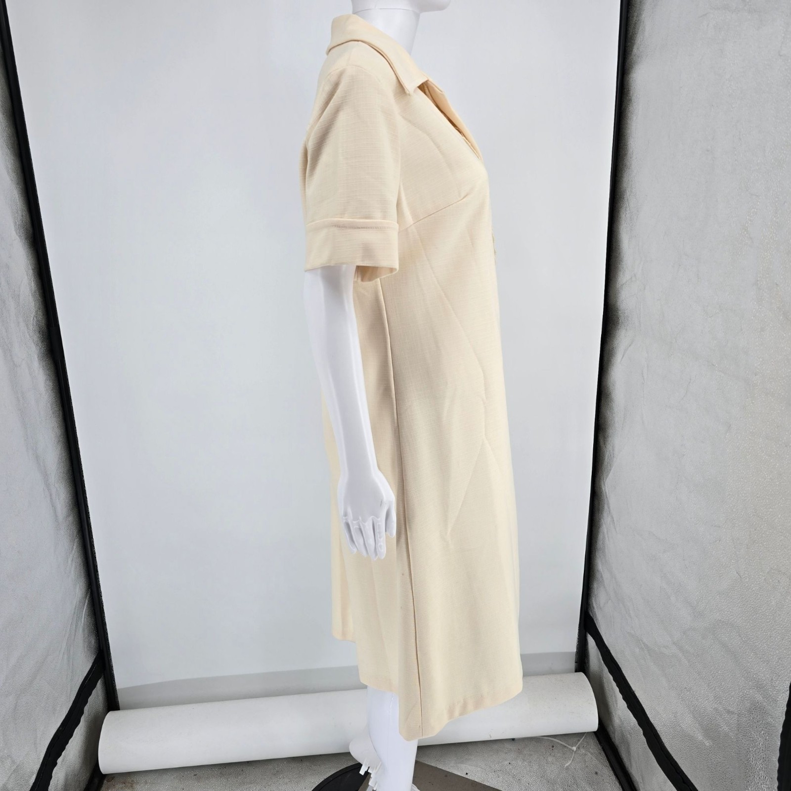 Vintage 1970s Ivory Knit A-Line Button Front Wide Collar Shirt Dress (Size 14/L)