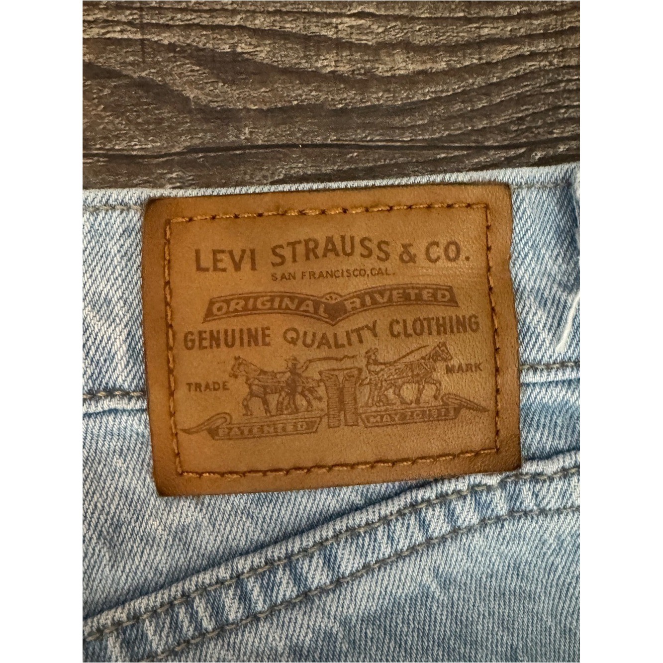 Levi&rsquo;s 70&rsquo;s High Slim Straight Size 27