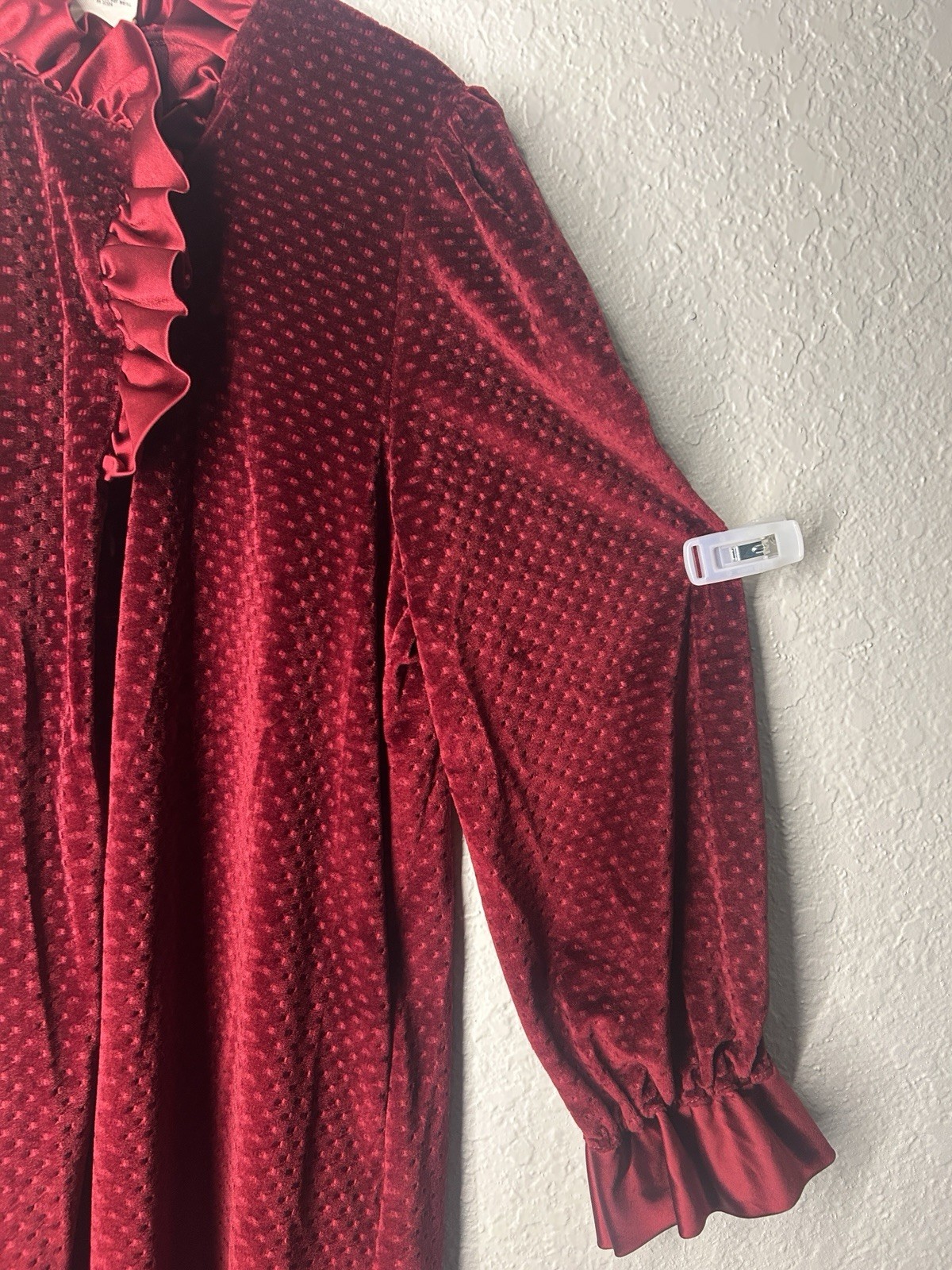 Vintage70’/80’sDonna Richard for Gilligan & O&rsquo;Malley Burgundy Velvet Robe Ruffle