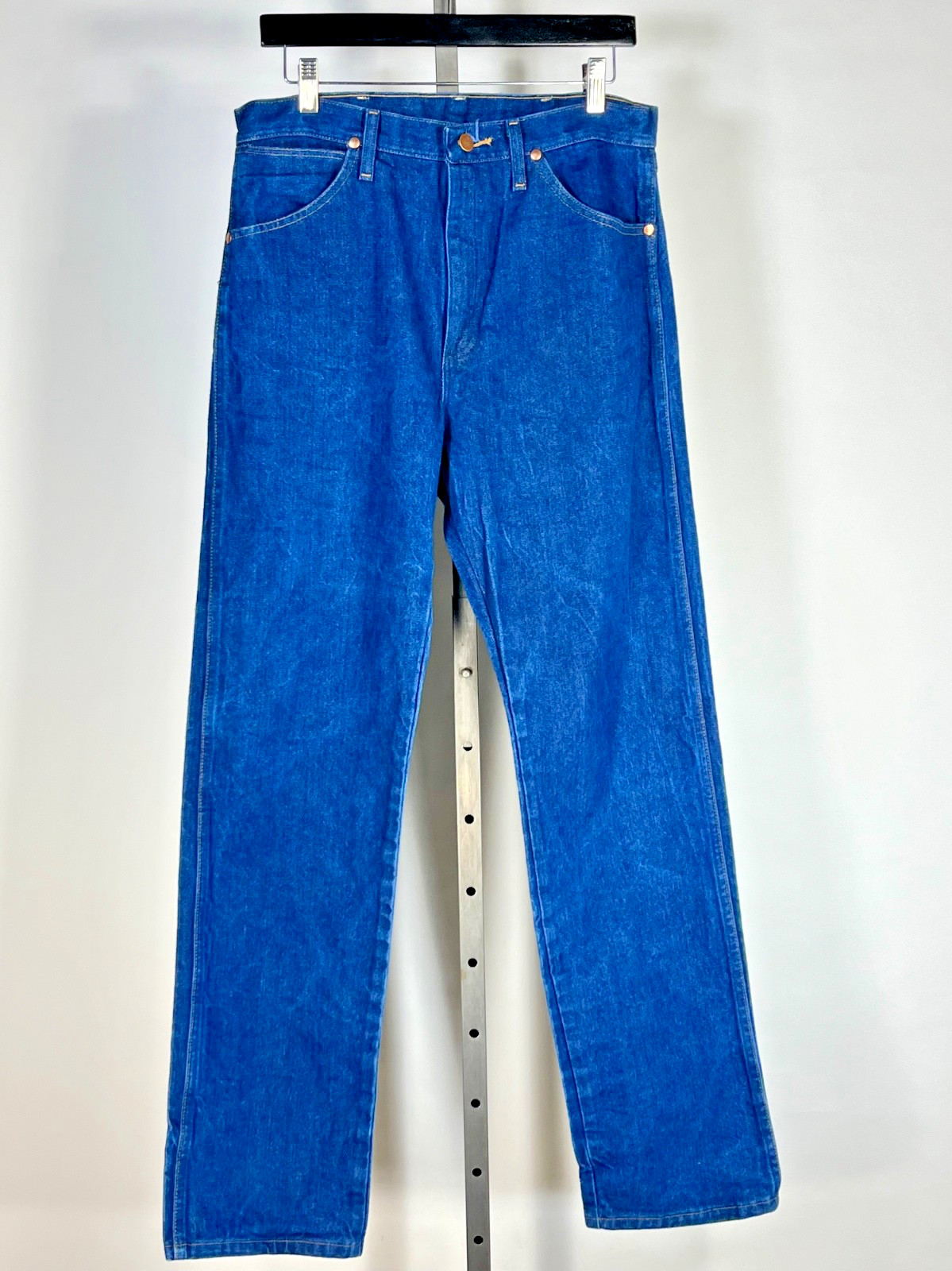 Modern early 2000&rsquo;s WRANGLER cut 13MWZ dark blue 100% cotton denim jeans 33×34&Prime;