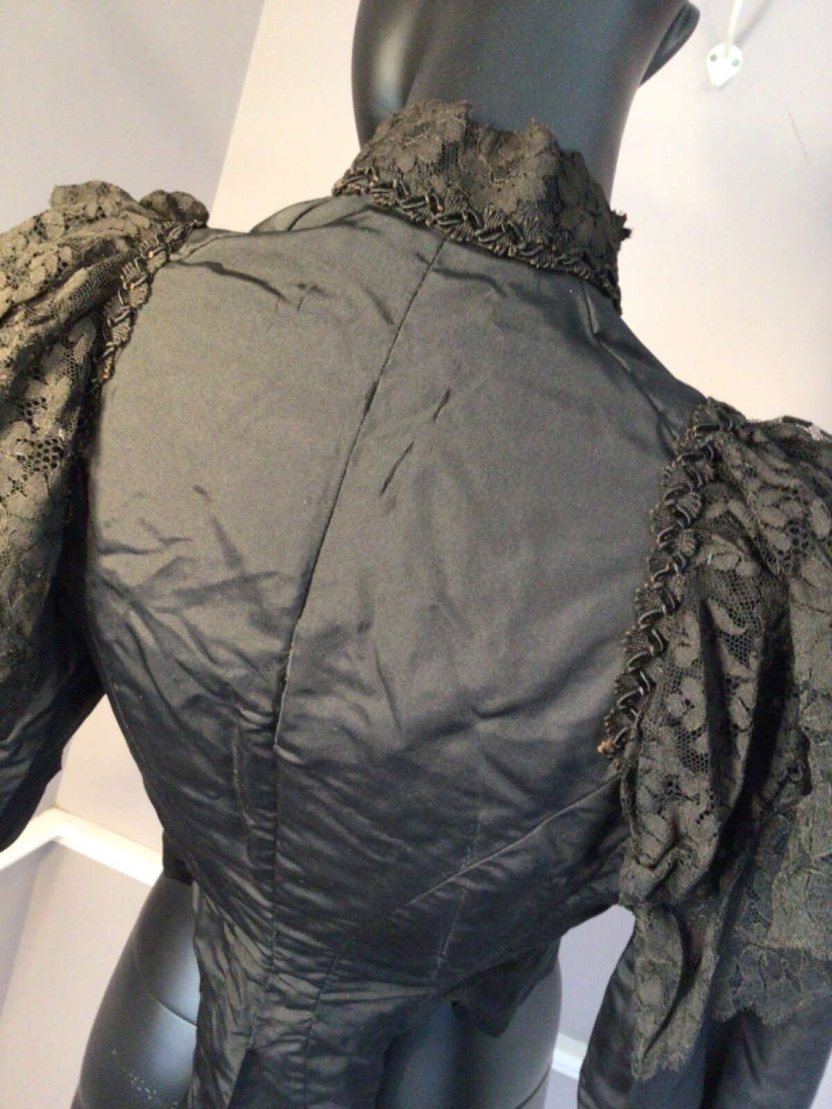 Authentic Vintage Victorian 1880s Black Silk and Lace Ladies Bodice (E-22)