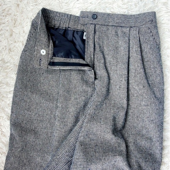 Vintage Joan Leslie Houndstooth Wool lined High waisted Pleated Wide leg Shorts