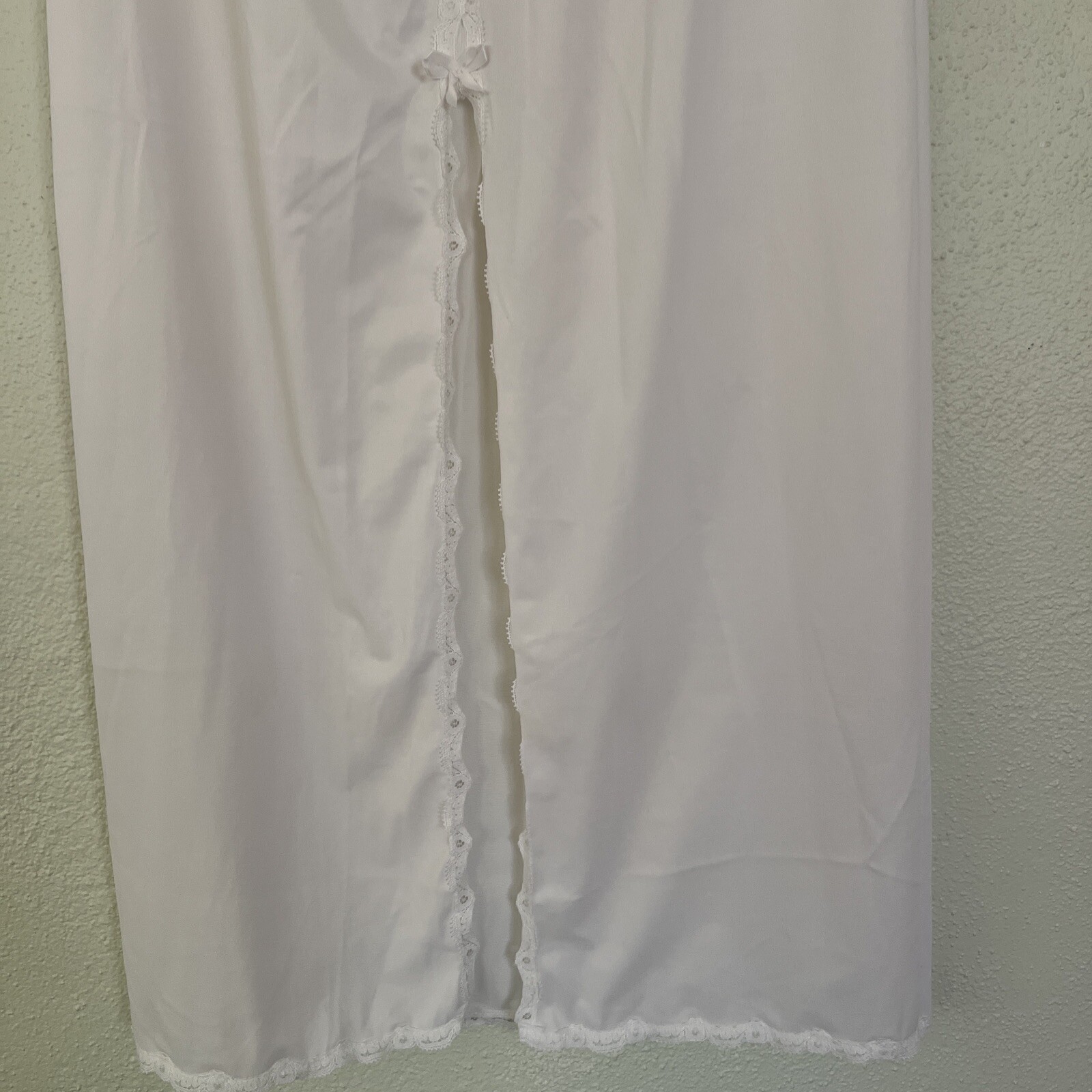 Vintage USA VANITY FAIR 1970s White Half Slip with Sexy Side Vent Sz Med/Lg