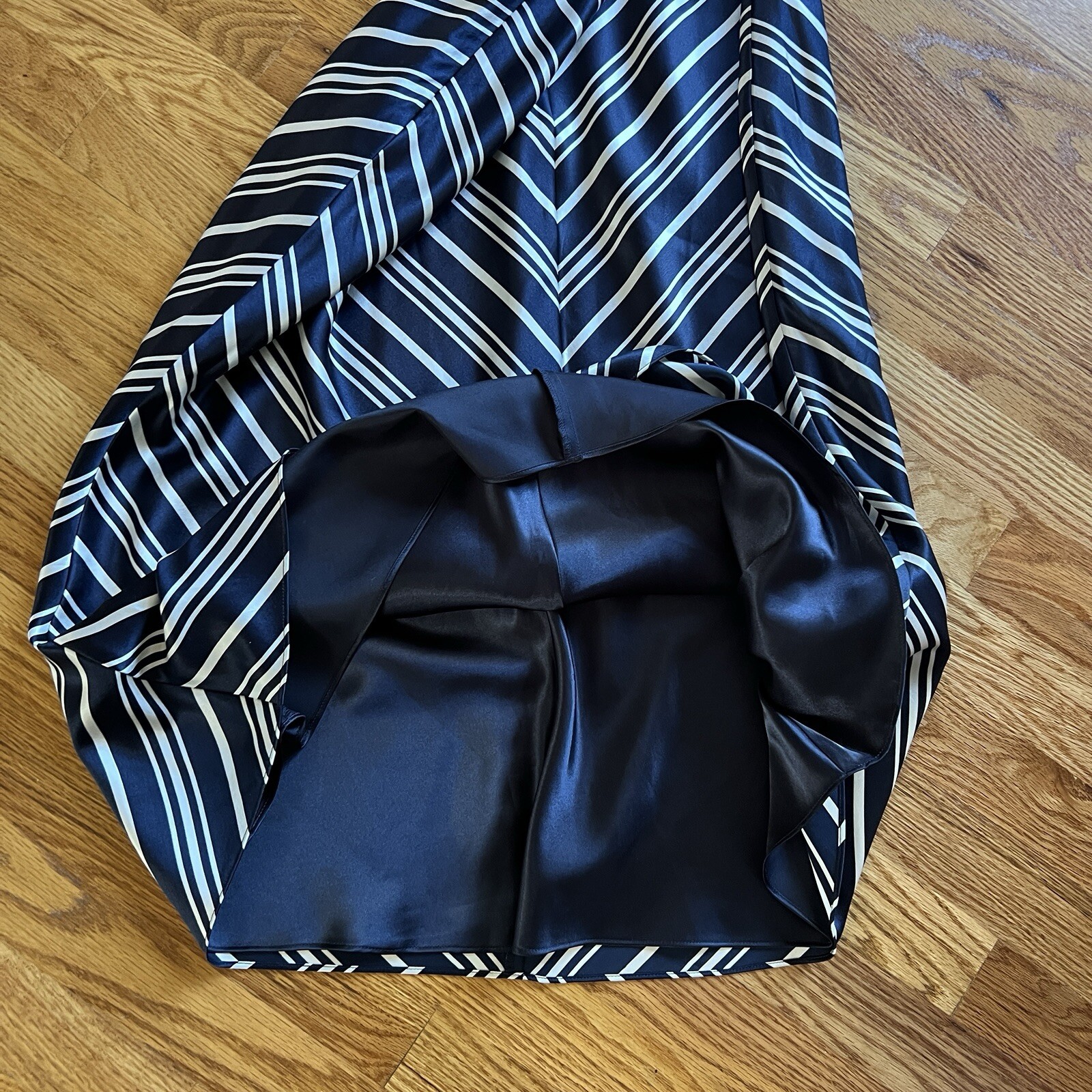 Pendleton Silk Chevron Stripe Pencil Skirt Size 10 Navy White Workwear