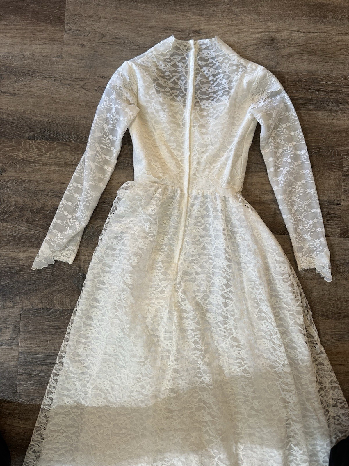 Vintage Wedding Dress Gown S White Chantilly Lace Long Sleeve Fitted Train Veil
