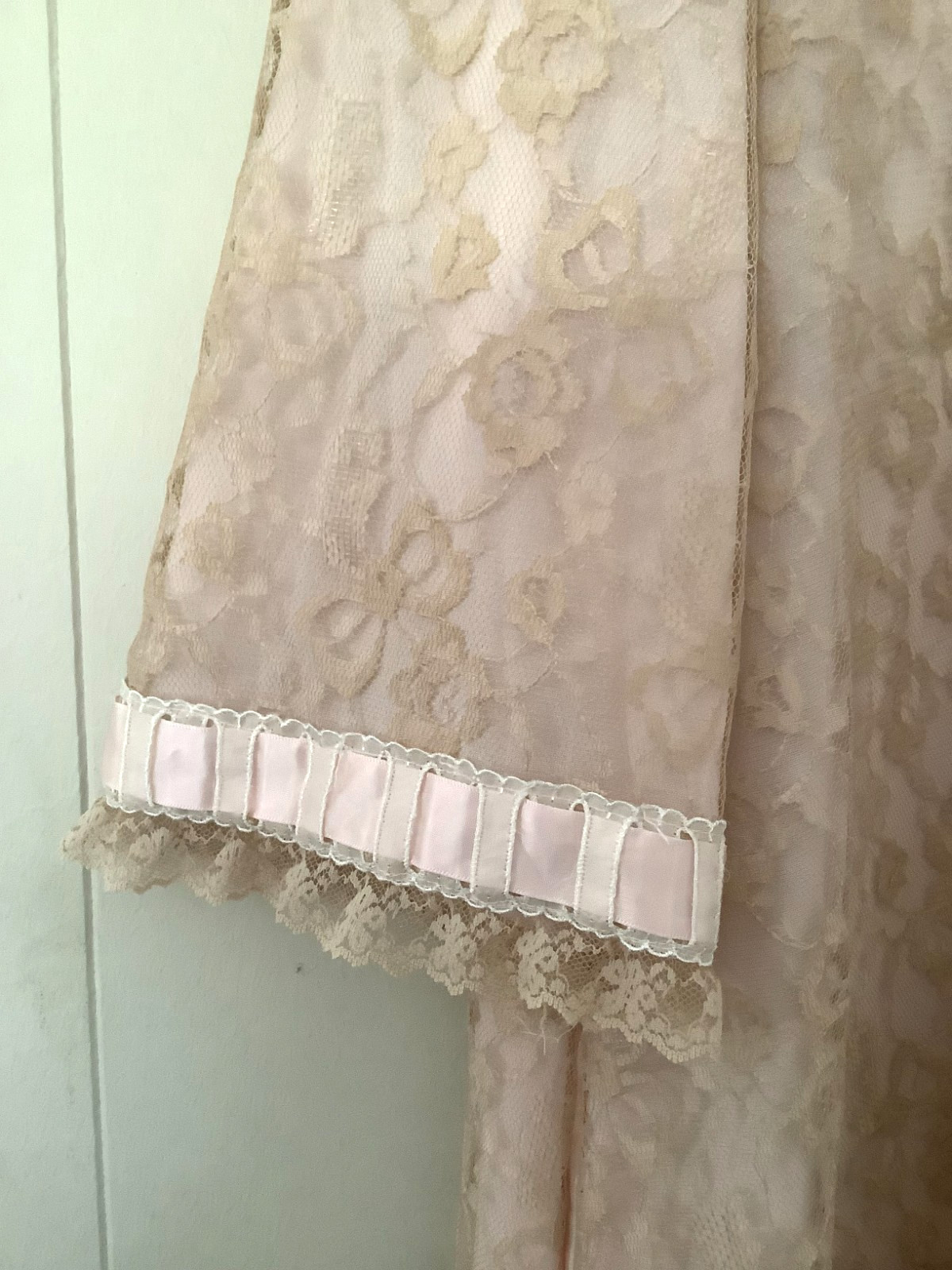 Vintage Original ODETTE BARSA Pink Lace Long Dressing Gown Robe 60s 70s Glamour