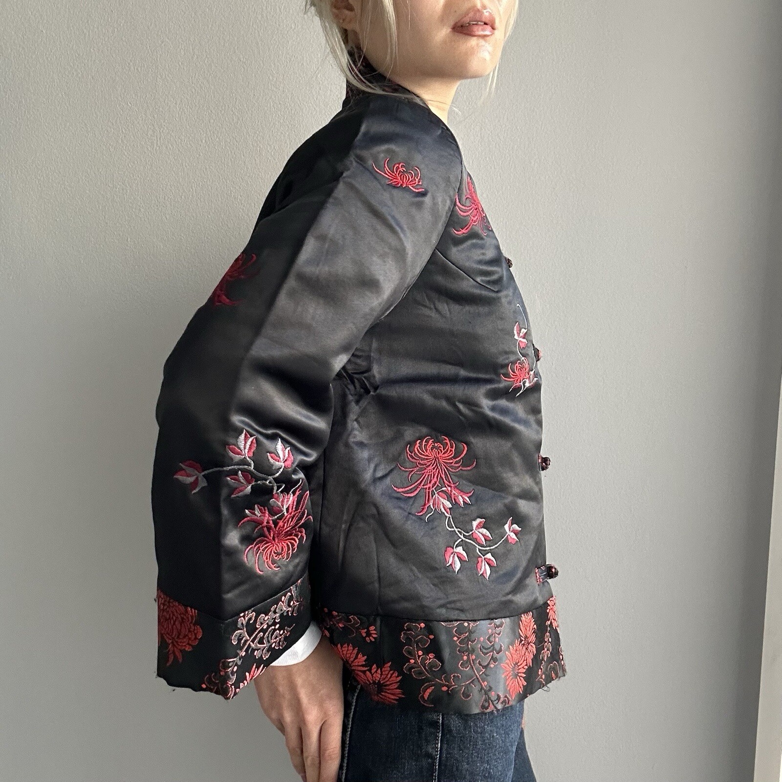 Vintage Oriental 100% Silk Hand Embroidered Jacket w/ Double Frog Buttons Collar