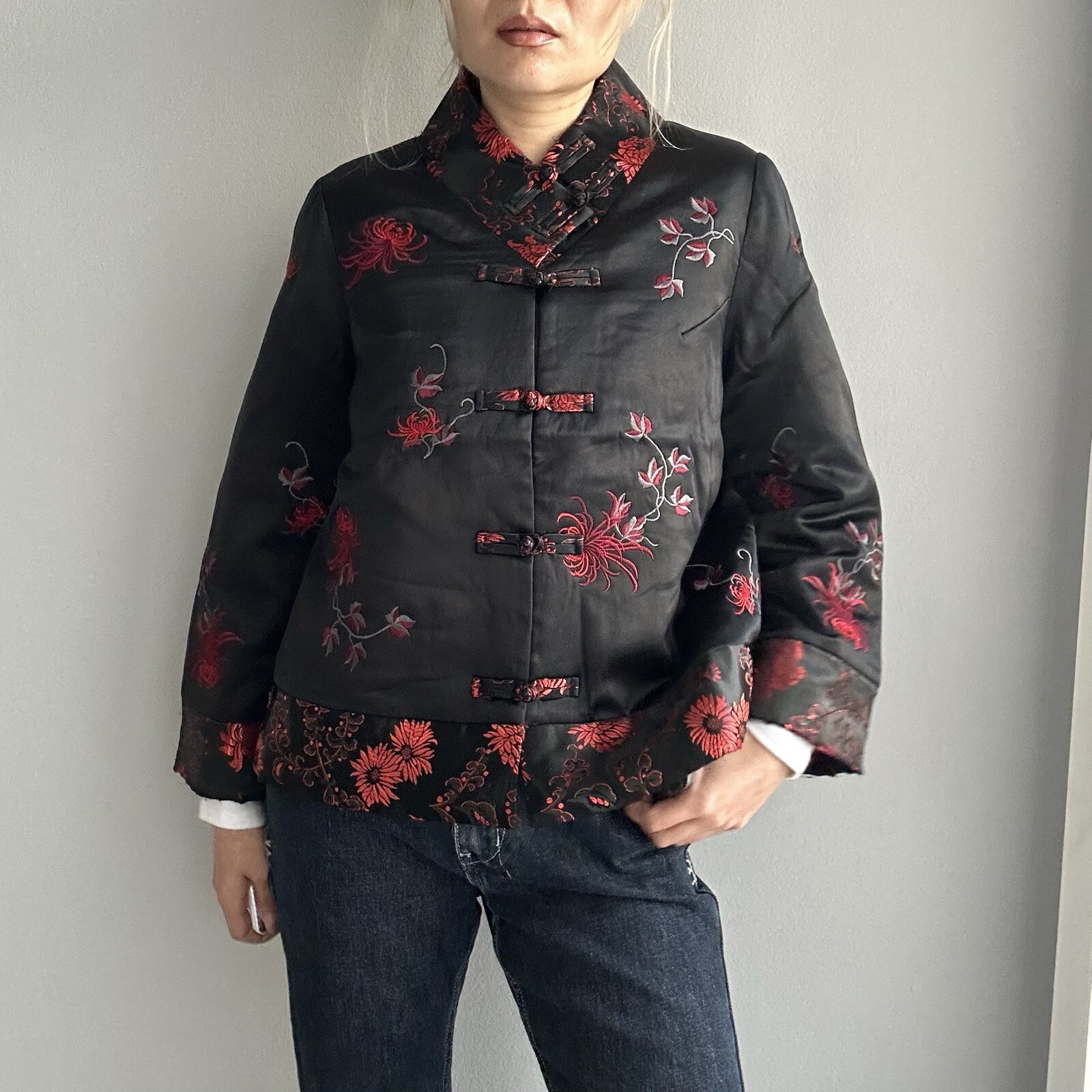 Vintage Oriental 100% Silk Hand Embroidered Jacket w/ Double Frog Buttons Collar
