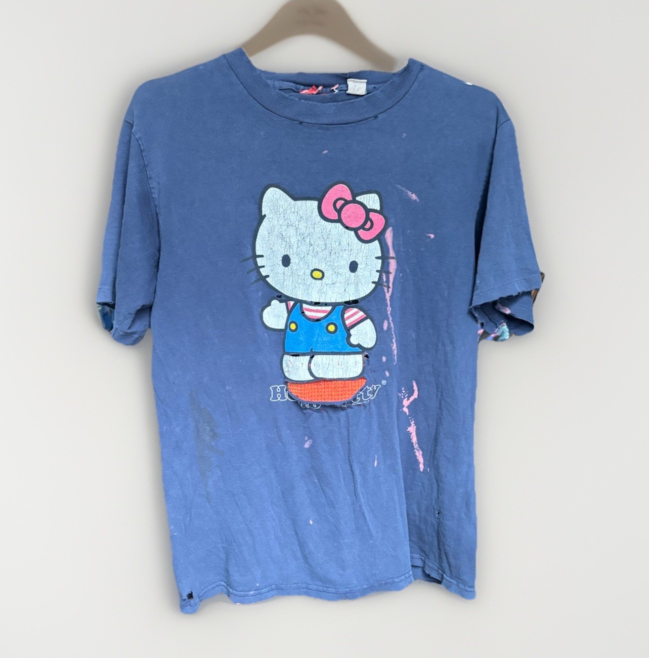 VTG 1996 Thrashed Rare HELLO KITTY Tee.single Stitch.m/L. Made USA.unisex