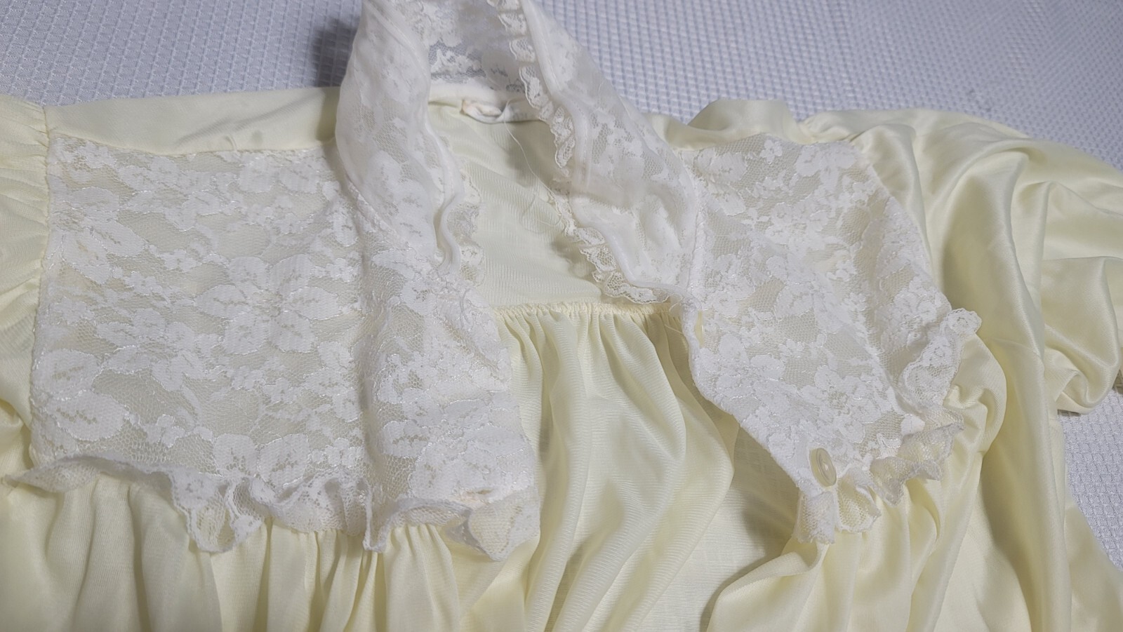 PHILMAID Pale Yellow Button Nylon SHEER LACE BED JACKET 1960s Lingerie 32/34