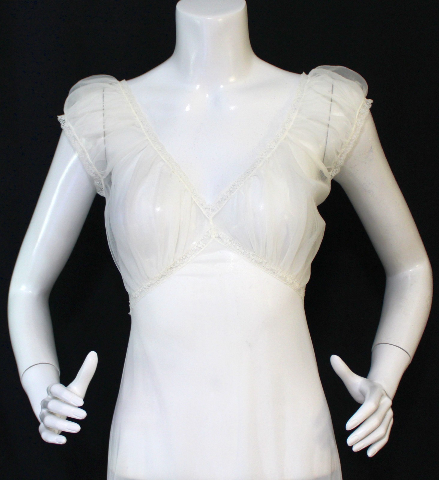 VTG 70s Pinehurst White Nylon Maxi Nightgown Sheer Bust Fitted Waist Sz 34(2-4)