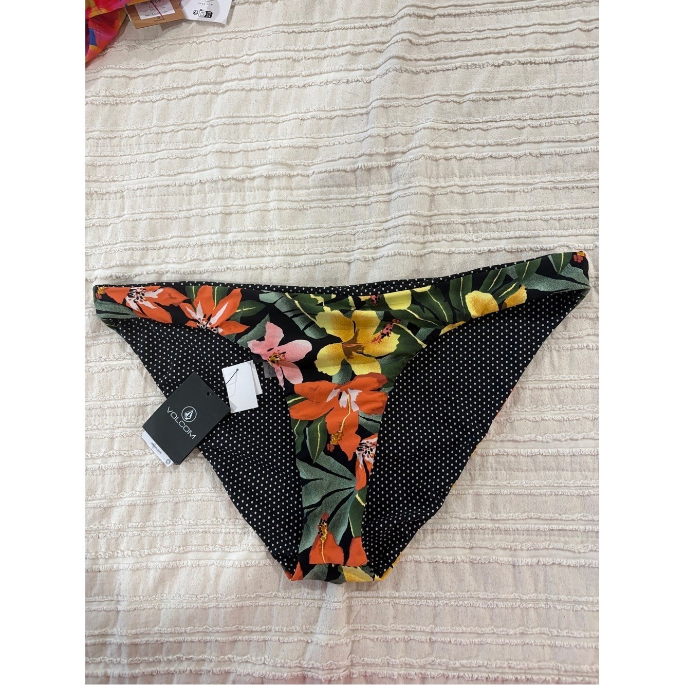 NWT Volcom Reversible Floral & Polka Dot Bikini Bottoms – Black/Multicolor