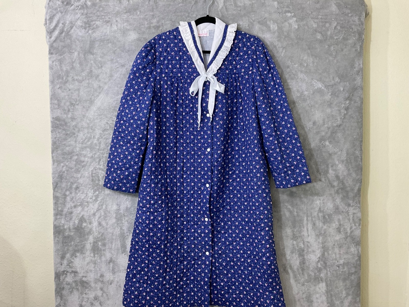 Vtg. Carriage Court Sears Quilted Floral Robe Size Small USA Made Cottage core