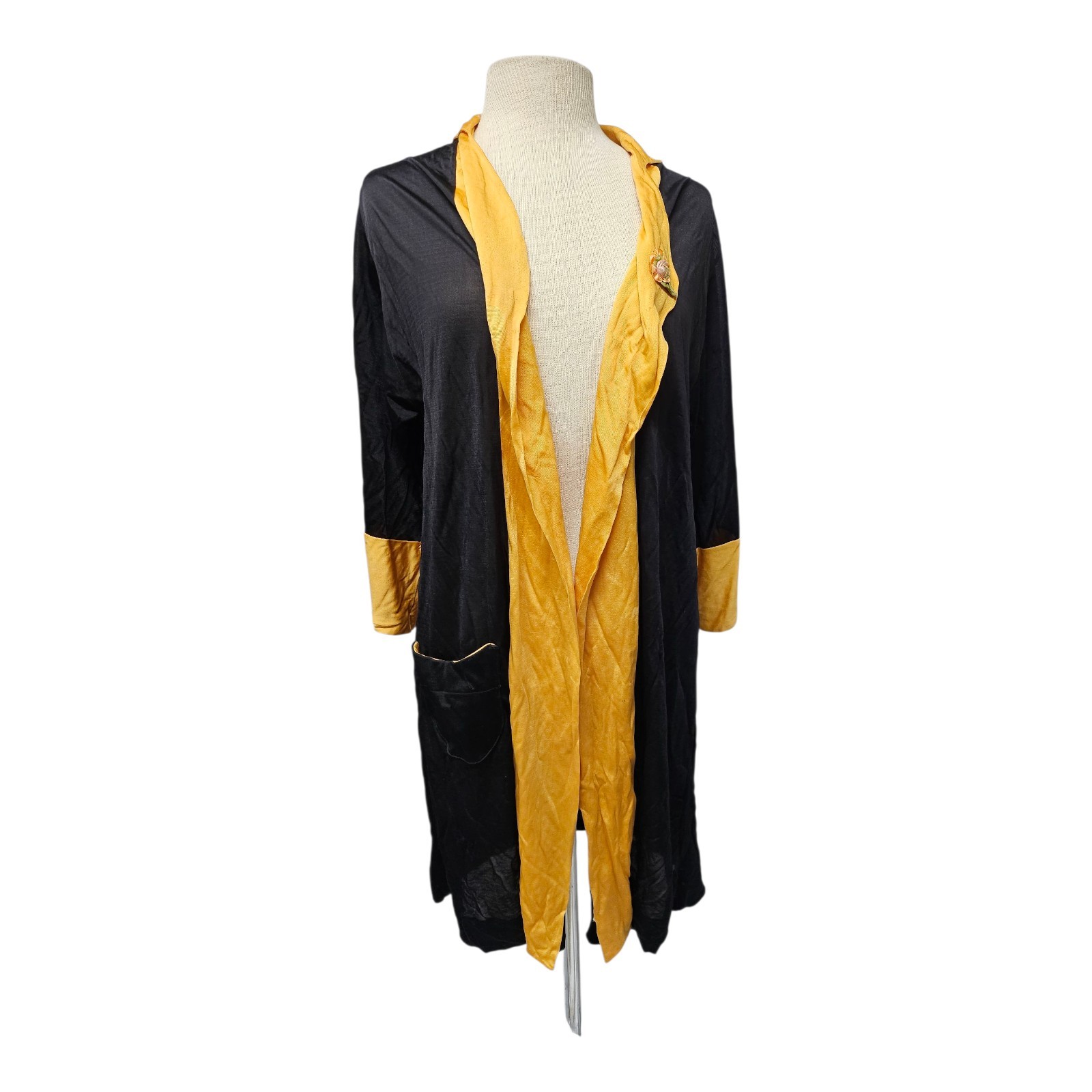 Vintage 1930s Lingerie: Black and Gold Robe from Munsing Wear – Medium