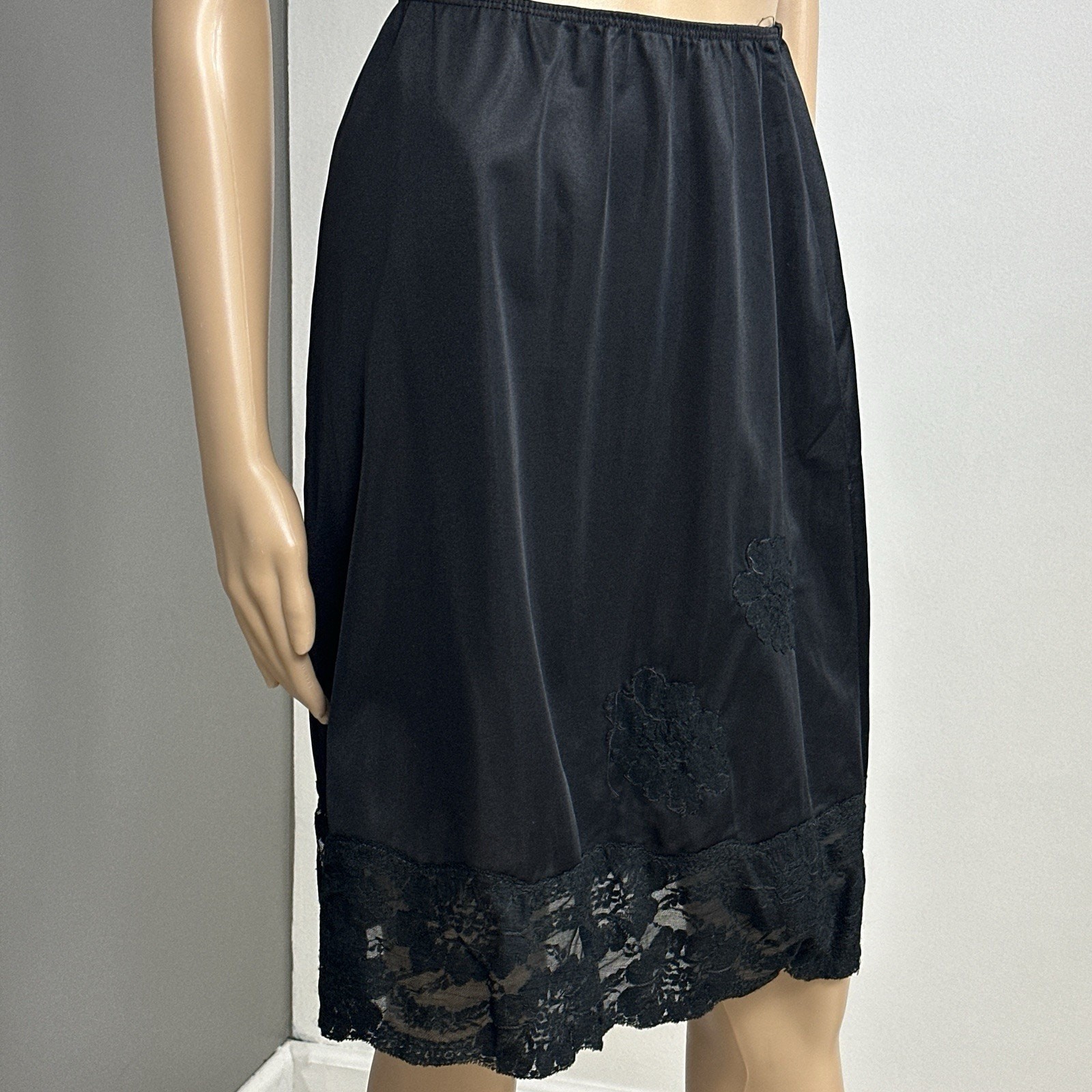 Vintage Charmode Half Slip Medium Black Nylon Wide Lace Appliques Pillow Tab USA