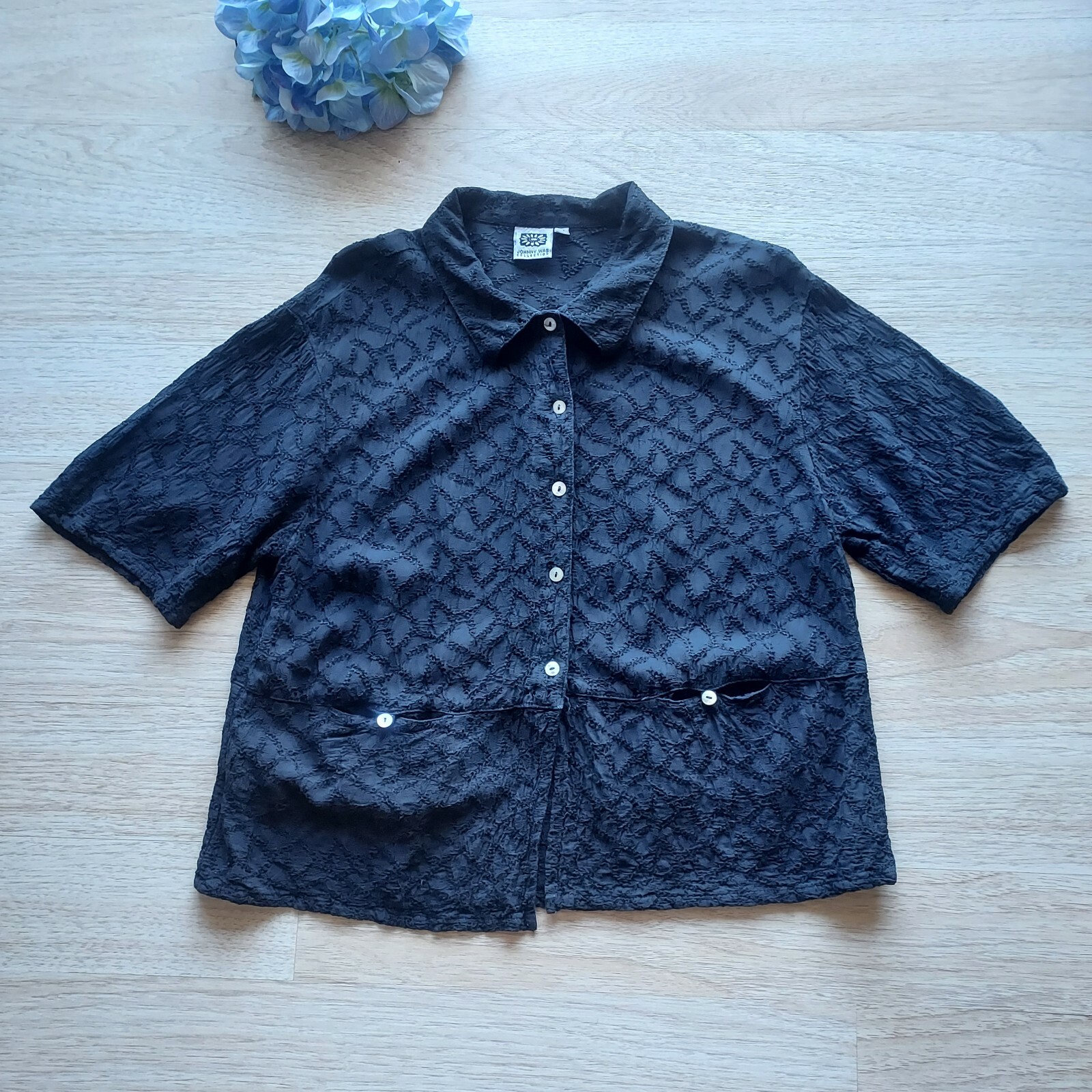 Vintage Johnny Was Collection Eyelet Top Short Sleeve Mother-Peral Button Blue M