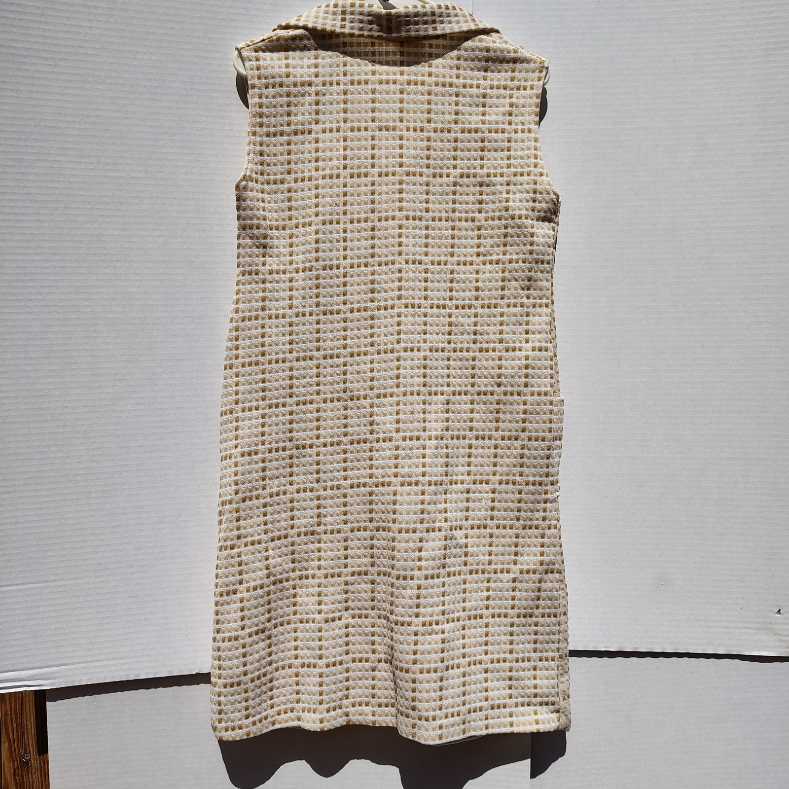 Vintage 1960s 1970s Mod Sleeveless Shift Dress Cream Tan Textured Geometric Knit
