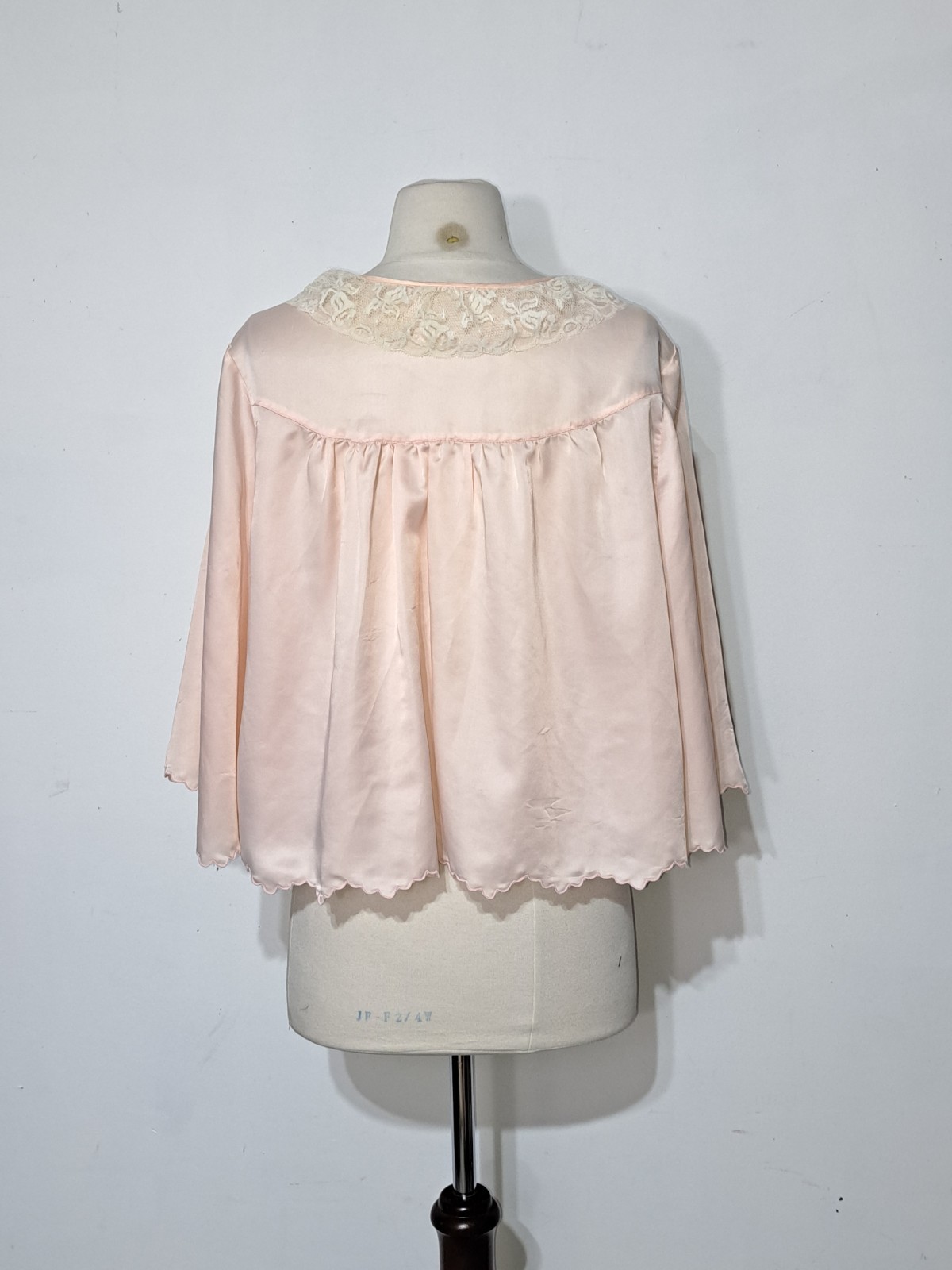 Vintage Peach Satin Bed Jacket Silk Blend Lace Trim Applique Sz S/M/L Scalloped