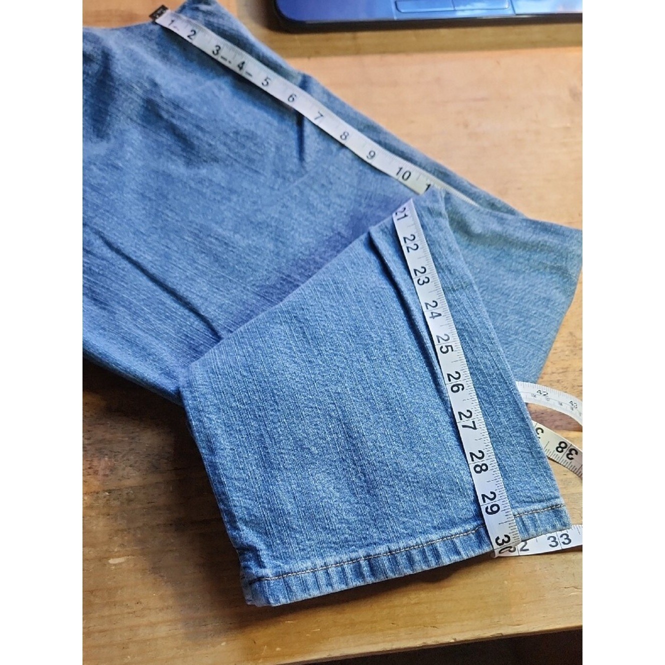 Vtg Womans 550 Levi Medium Blue Straight Leg Women&rsquo;s Jeans. Sz 12M
