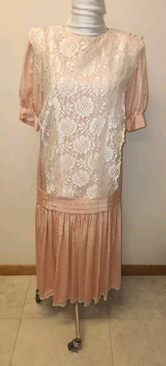 Dropped Waist Vintage Dress Peach Dress*Lace & Pleats*szM/L(See Photo Measures)