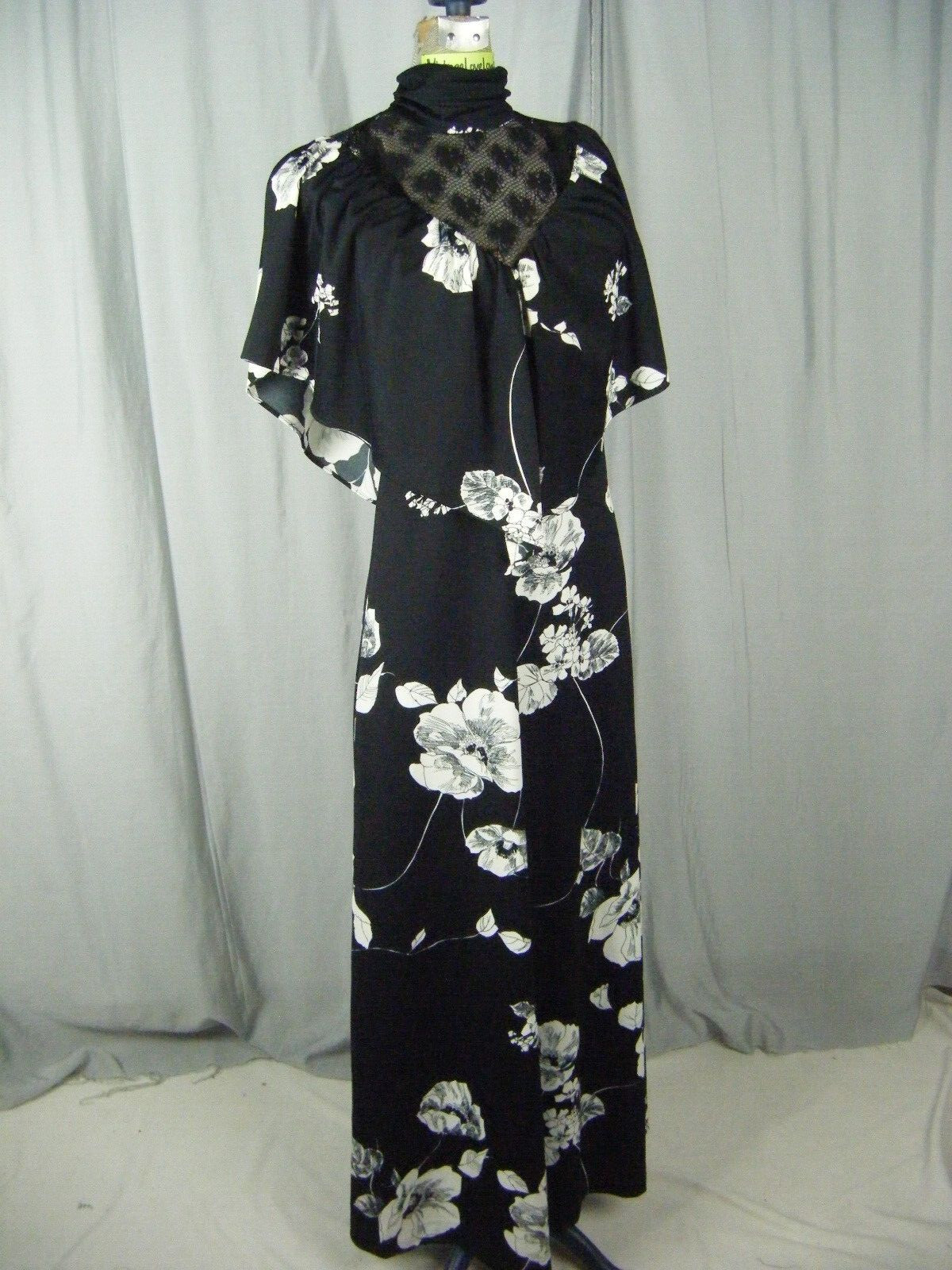 Vtg 70s Black White Floral Printed Illusion Neckline Cape Dress-Bust 31/3XS-2XS
